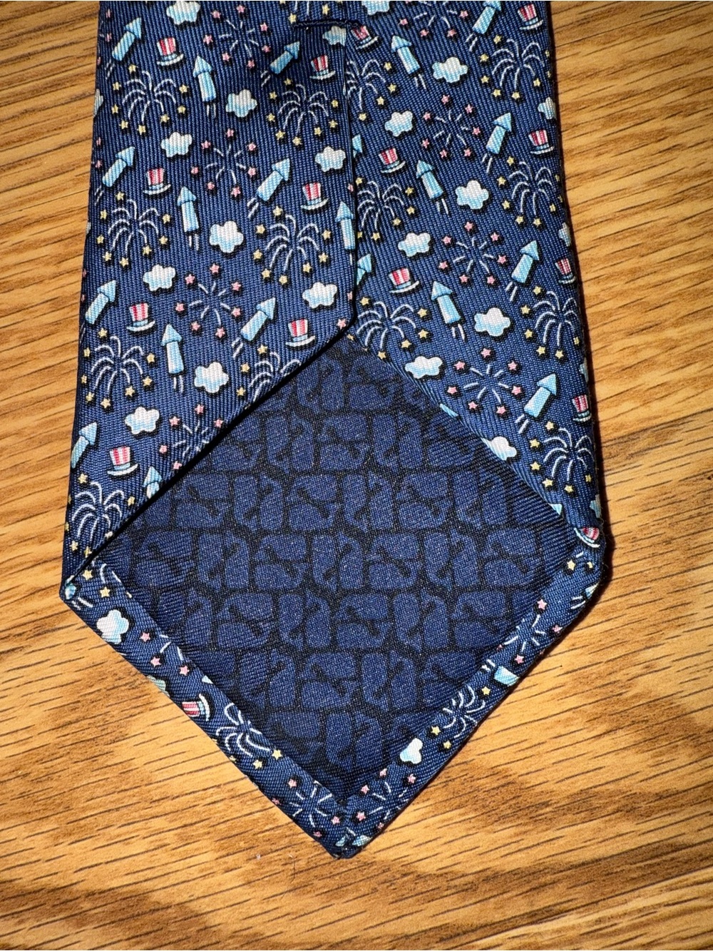 Boys Vineyard Vines blue patriotic fireworks 4th of July 100% Silk Neck Tie - Picture 4 of 8